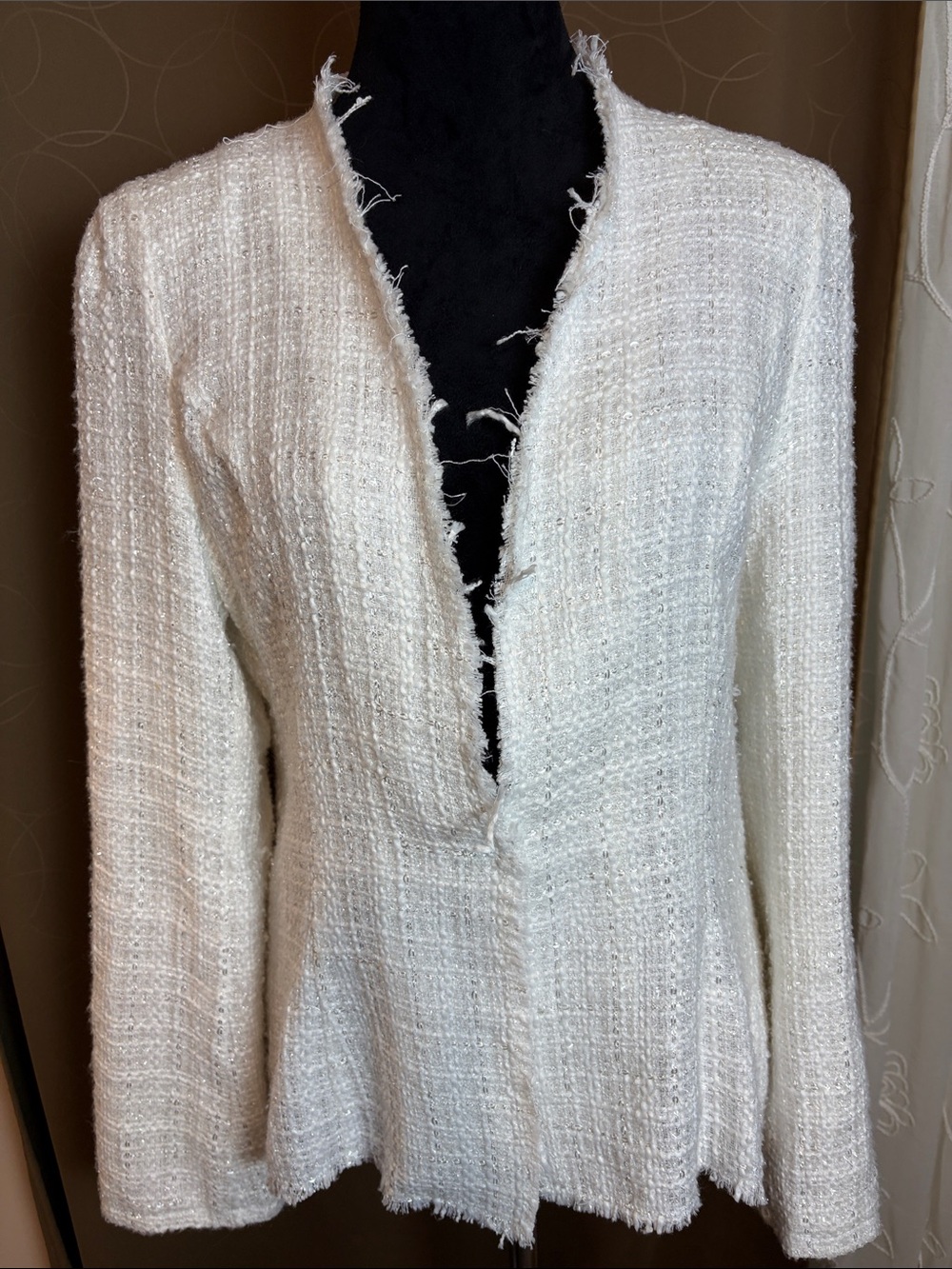 ANDREE BY UNIT Arctic White Frayed Tweed Blazer with Shinmery threads